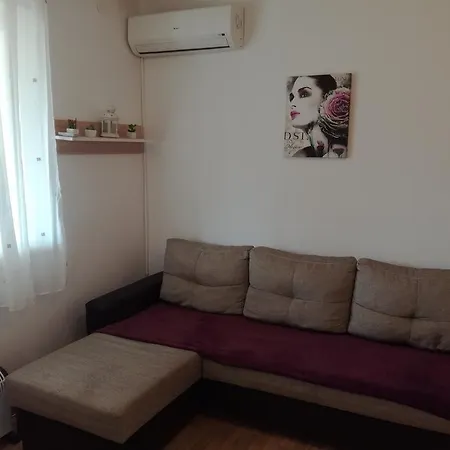 Dama * ביוגראד נה מורו