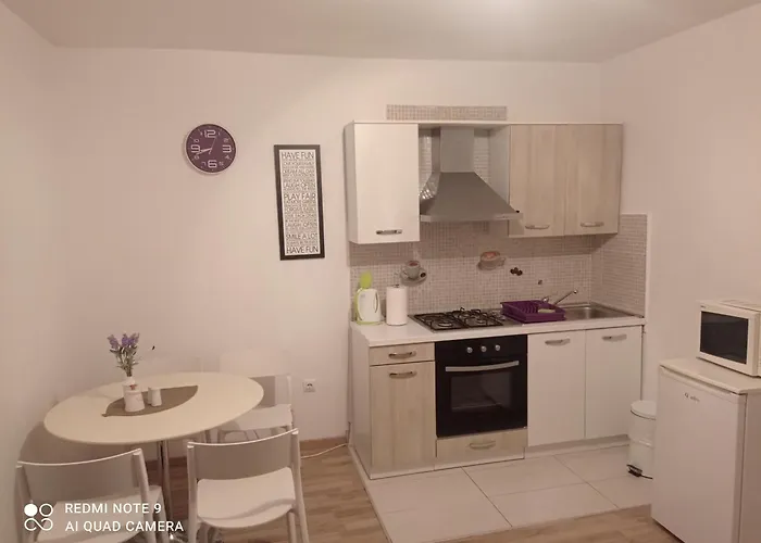 Dama Биоград-на-Мору